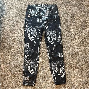GAP Black, Gray, and White Floral Leggings